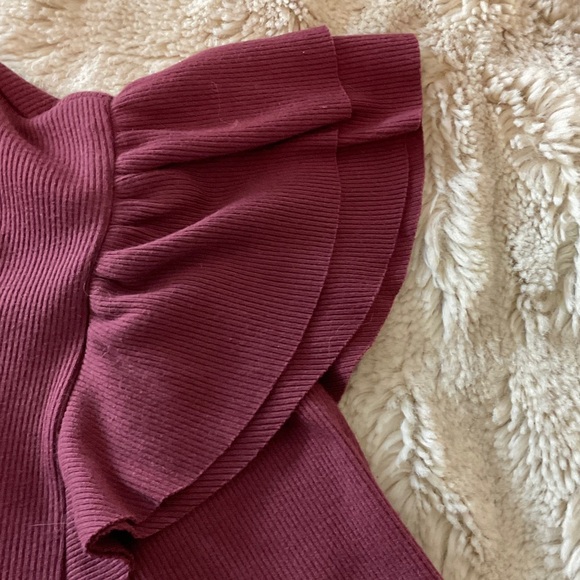 GAP Ruffle Shoulder Blouse - Picture 6 of 7